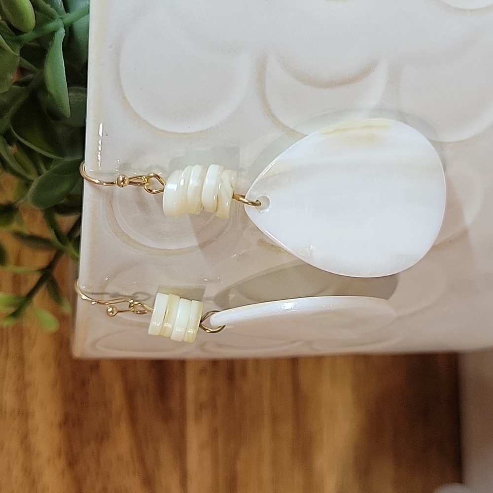 TROPICAL SHELL DROP EARRINGS - Picture 6 of 6